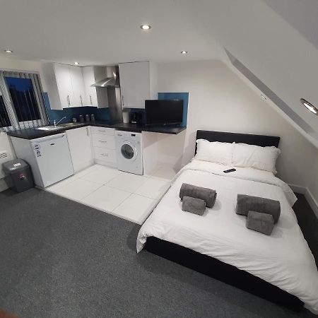 New Self Contained Flat,In Hayes, Free Parking Hotel Northolt  Bagian luar foto