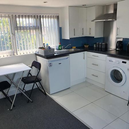 New Self Contained Flat,In Hayes, Free Parking Hotel Northolt  Bagian luar foto