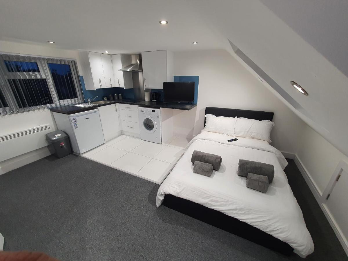 New Self Contained Flat,In Hayes, Free Parking Hotel Northolt  Bagian luar foto