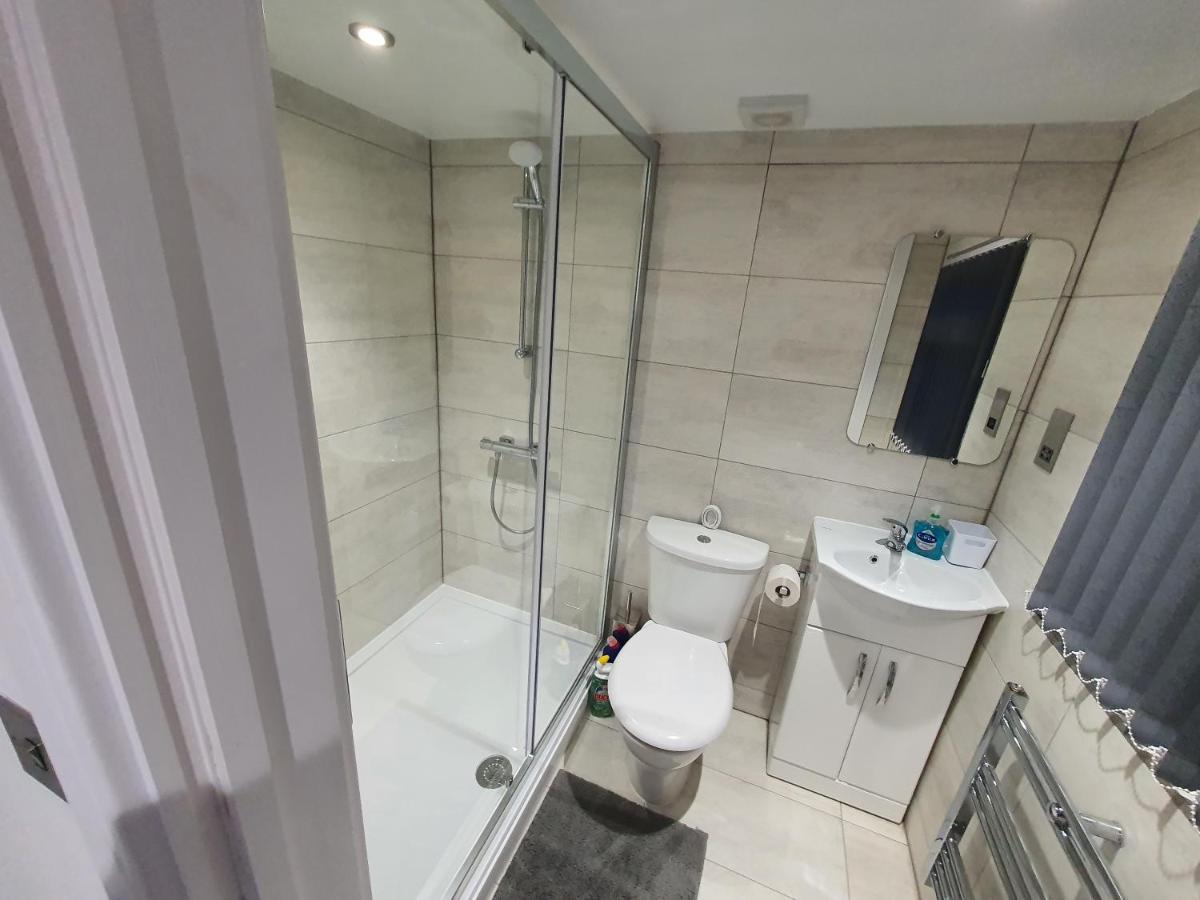New Self Contained Flat,In Hayes, Free Parking Hotel Northolt  Bagian luar foto