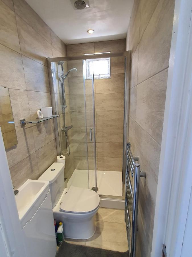 New Self Contained Flat,In Hayes, Free Parking Hotel Northolt  Bagian luar foto