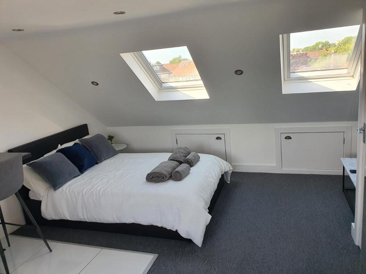 New Self Contained Flat,In Hayes, Free Parking Hotel Northolt  Bagian luar foto