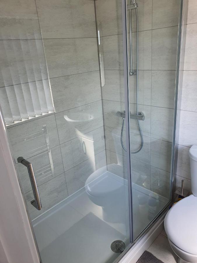 New Self Contained Flat,In Hayes, Free Parking Hotel Northolt  Bagian luar foto