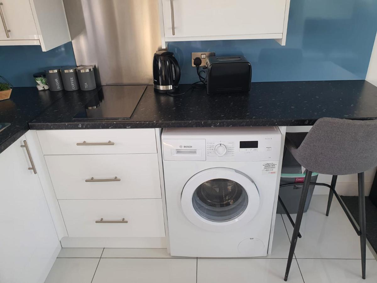 New Self Contained Flat,In Hayes, Free Parking Hotel Northolt  Bagian luar foto