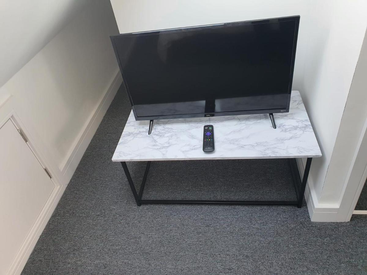 New Self Contained Flat,In Hayes, Free Parking Hotel Northolt  Bagian luar foto