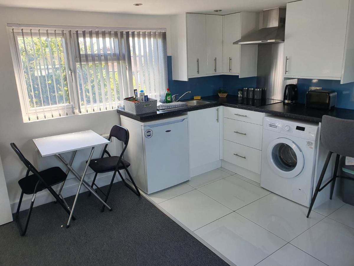 New Self Contained Flat,In Hayes, Free Parking Hotel Northolt  Bagian luar foto