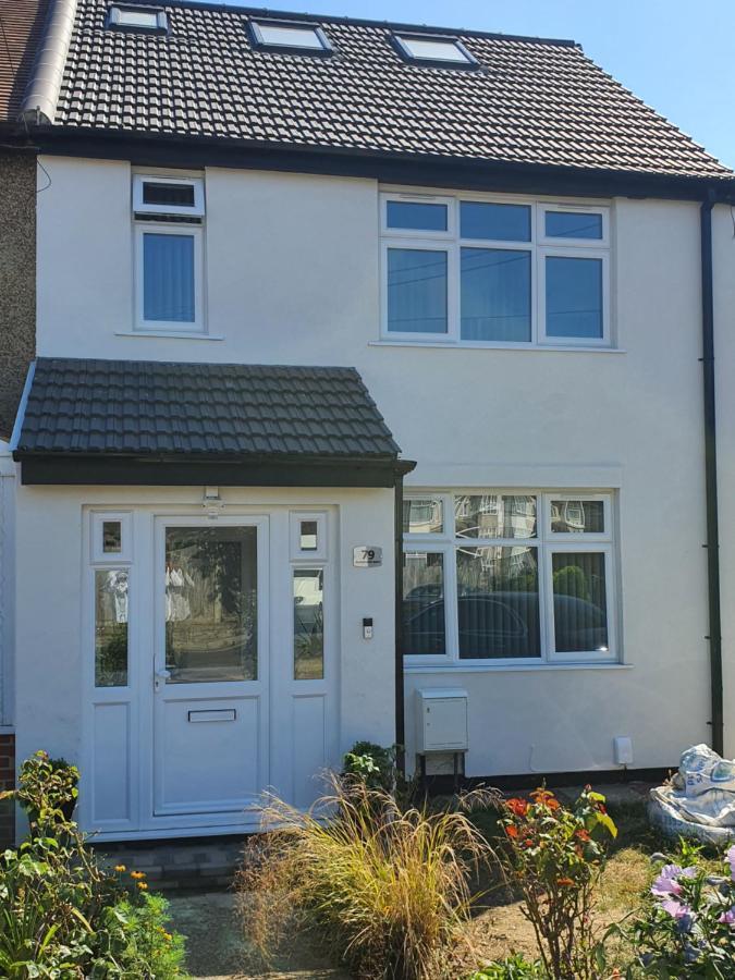 New Self Contained Flat,In Hayes, Free Parking Hotel Northolt  Bagian luar foto
